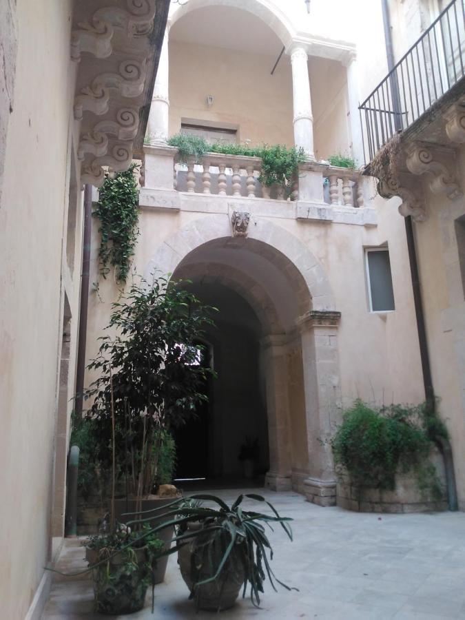 Ortigia Family House Apartment Сиракуза Екстериор снимка